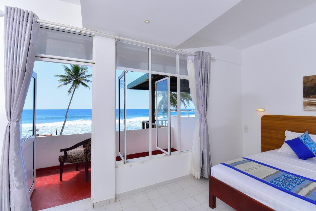 Lucky Seven Beach Resort Hikkaduwa Exterior foto